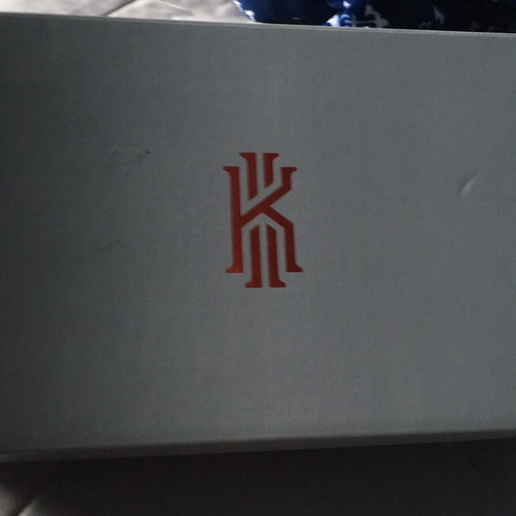 Kyrie 1 “flytrap size 6 youth - Picture 5 of 8